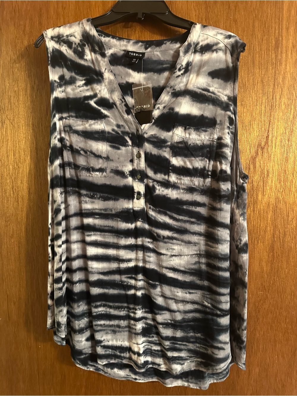 torrid Black & White Tie-Dye Henley Tank